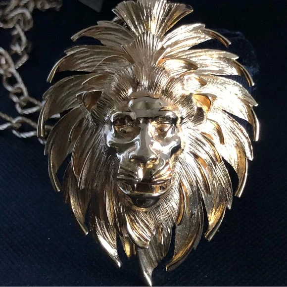 Vintage Trifari Lion Hidden Watch Necklace,  Original Tag, MINT - Picture 2 of 13